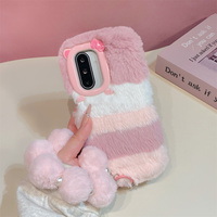 Étui de téléphone en peluche doux et mignon aux couleurs pastel avec blocs de couleur pour Galaxy S26 Ultra S25 A56, avec lanière de poignet en pompon moelleux et coque de protection pliable