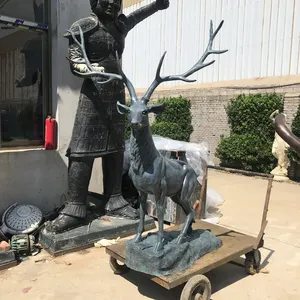 Statua di cervo in bronzo professionale a grandezza naturale per la decorazione all'aperto