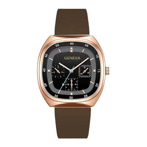 Nouvelle montre-bracelet numérique à LED élégante et tendance avec bracelet en silicone, chronographe de luxe, montre de sport à trois aiguilles pour hommes et femmes - Product Image 6