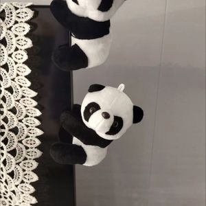 ตุ๊กตาแพนด้าขนาดเล็กแบบหนีบ ของเล่นตุ๊กตาสร้างสรรค์ ตกแต่งห้องทำงาน ห้องนั่งเล่น ของขวัญเชิงวัฒนธรรม - Product Image 4