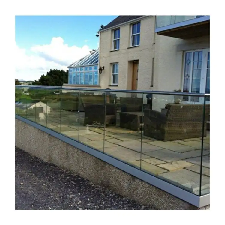 Clôture en U, balustrade en verre sans cadre, détail de balustrade en acier, terrasse