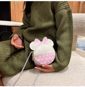 Nuova <span class=keywords><strong>Borsa</strong></span> a Tracolla Rotonda Mini di <span class=keywords><strong>Minnie</strong></span> Mouse, Portamonete Multifunzionale in PU con Cerniera per Ragazze, Moda Piccola 11x10x5cm - Product Image 4