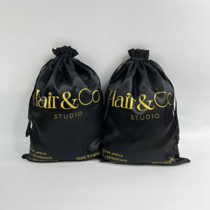 Sacs à cordon en satin noir personnalisés avec impression dorée - Emballage de luxe pour extensions de cheveux et perruques - Product Image 1