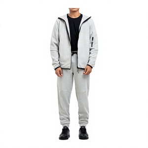 Conjunto deportivo de dos piezas para hombre, sudadera y pantalones de tela transpirable de secado rápido para gimnasio, entrenamiento, correr o viajar. - Product Image 1