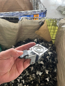 Roulettes légères pour meubles et petits équipements, roulement fluide et conception durable, tailles disponibles de 1,5, 2 et 3 pouces - Product Image 5