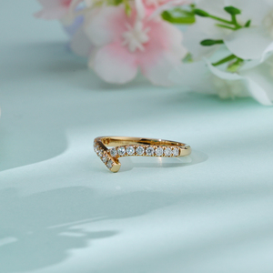 Bague de fiançailles en or massif 18 carats avec diamants naturels, bijoux de luxe sur mesure pour femmes, pour un usage quotidien. - Product Image 5