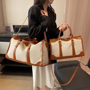 Échantillon Gratuit - Sac Fourre-Tout Portable en Polyester avec Fermeture Éclair, Grande Capacité, Idéal Voyage, Sport et Fitness - Vente en Gros Usine - Product Image 3
