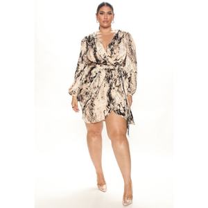 Nuevo Producto: Vestido con Cuello en V, Cordones, Estampado y Volantes, con Mangas Largas y Corte Acampanado - Product Image 3