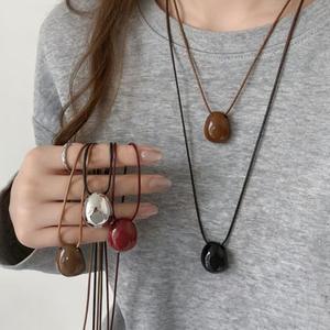 Collares con colgante de moda, cadena larga con cuentas ovaladas de resina, joyería para mujer, pieza elegante para uso informal - Product Image 2