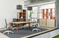 Table de conférence rectangulaire moderne en MFC avec prises électriques intégrées, structure métallique, pour bureau professionnel et salle de réunion, garantie 3 ans