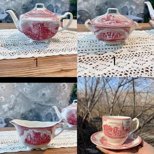 Ensemble de vaisselle rouge comprenant des casseroles, des bols et des assiettes, idéal pour offrir en cadeau pendant la période des fêtes de Noël - Product Image 1