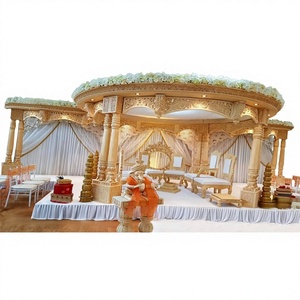 Ensemble de Mandap en fibre de verre aspect bois pour mariage indien avec motifs sculptés dorés, léger, couleur et taille personnalisables - Product Image 1