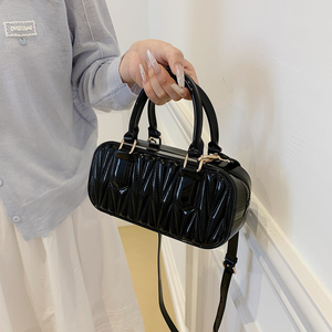 กระเป๋าถือพีวีซีระดับไฮเอนด์ของผู้หญิงกระเป๋าสะพายกันน้ำทนทานดีไซน์ยอดนิยม - Product Image 2
