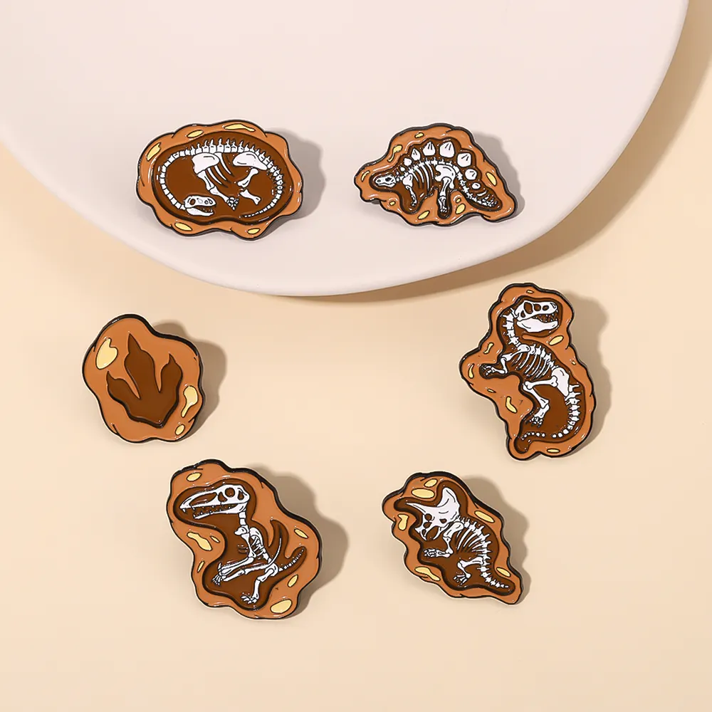 Kreatives Design Metall niedlichen Tier Anstecknadel Abzeichen Dinosaurier Fossil lustige Skelett weiche Emaille Pins für Kinder Freunde