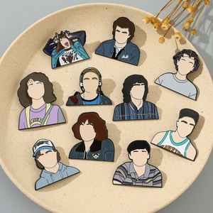 Spille in smalto duro per cose strane <span class=keywords><strong>serie</strong></span> <span class=keywords><strong>TV</strong></span> nuovo Designer cappello a spilla accessori alla rinfusa Teleplay persona attore regali di nozze - Product Image 1