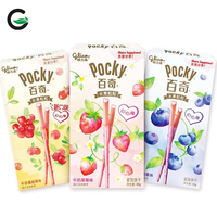 Glico Pocky, Galletas con Sabor a Crema de Fresa y Arándano, Chocolate, en Forma de Corazón, 45g, Palitos Decorados con Recubrimiento Dulce