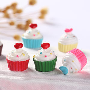 Ensemble d'ornements miniatures en forme <span class=keywords><strong>de</strong></span> cupcakes, figurines en résine multicolores pour la décoration <span class=keywords><strong>de</strong></span> micro-paysages <span class=keywords><strong>et</strong></span> <span class=keywords><strong>de</strong></span> jardins féériques - Product Image 3