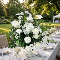 Arche de fleurs artificielles en soie blanche personnalisée, arrangement floral artificiel durable avec roses blanches et anthuriums pour mariage