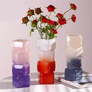 Vase à fleurs en verre hydroponique géométrique <span class=keywords><strong>carré</strong></span> dégradé de couleur rouge, violet, noir et bleu, ornements décoratifs en cubes empilé<span class=keywords><strong>s</strong></span> faits à la main - Product Image 1