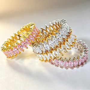 แหวนแต่งงาน/หมั้น/สัญญา ประดับเพชรคิวบิกเซอร์โคเนีย ชุบทอง 18K สำหรับผู้หญิง - Product Image 2