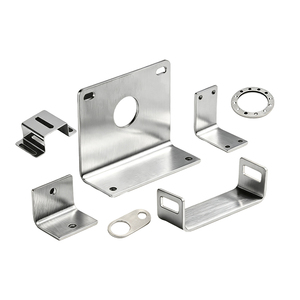 Pièces de quincaillerie sur mesure en aluminium et acier inoxydable, fabrication par estampage métallique - Product Image 1