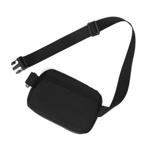 Riñonera de nailon impermeable personalizada al por mayor para mujer, bolso cruzado de pecho para mujer, riñonera deportiva para correr - Product Image 4