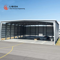 Entrepôts et ateliers modernes ignifuges et isolés thermiquement, structures en acier à grande portée