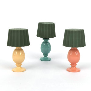 Accesorios de habitación en miniatura XIM [Lámpara de escritorio con cubierta verde ranurada simulada] Mini modelo de estudio para adornos de comida y juegos - Product Image 2