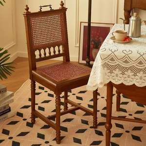 Silla de comedor francesa retro de madera maciza con respaldo de ratán de color oscuro para uso doméstico en el comedor. - Product Image 4