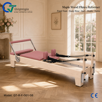 Appareil de Pilates Reformer en bois d'érable à rail fixe avec revêtement rose poudré pour studio de boutique