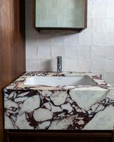 Meuble-lavabo de salle de bain en pierre de luxe personnalisé par l'usine CBMmart, de haute qualité et au design artisanal