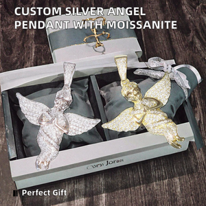 Colgante de Ángel Personalizado en Plata de Ley S925 Chapada en Oro con Moissanita Redonda Brillante Certificada para Regalo de Joyería - Product Image 2