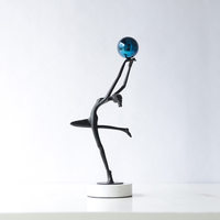 Statue de danseuse abstraite moderne italienne, sculpture de déesse gymnaste en métal, ornement décoratif de table pour cave à vin et centre de vente