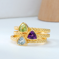 Mlluki Moderner Gedrehter Edelstein-Ring mit Natürlichem Dreieckigem Sternenhimmel-Blaustopas, Feiner Schmuck
