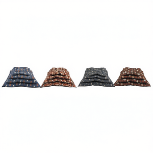 Set di Quattro Tappetini Antiscivolo per Cani con Motivo Quadrato sul Fondo - Product Image 2