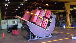 Repositionnement de bobine personnalisé 0-90 Upender-Capacité de 25,000 lb Tables élévatrices et inclinables hydrauliques électriques - Product Image 4