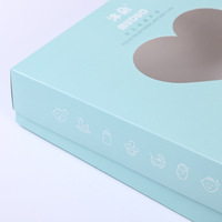 Boîtes d'expédition en papier kraft jetables personnalisées en gros avec fenêtre en forme de cœur, fermeture pour Noël et mariages, gaufrage et pelliculage à chaud doré