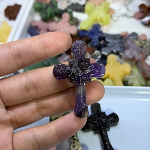 Croix de Jésus en cristal naturel en gros, pierres brutes, mélanges de pierres précieuses, formes irrégulières, figurines de croix chrétienne en vrac pour la guérison - Product Image 2