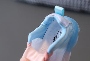 Baskets d'été pour garçons et filles Chaussures pour enfants de 1 à 6 ans en maille respirante avec lumière <span class=keywords><strong>lumineuse</strong></span> LED - Product Image 5