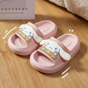 Sandales d'été pour femmes et garçons, excellent design mignon de chien aux grandes oreilles de Sanrio, respirantes, antidérapantes, à semelle épaisse - Product Image 3