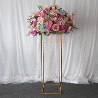 Centres de table rectangulaires avec cadre de fleurs en fer pour table de mariage