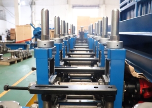 Machine de production de tubes ERW à haute fréquence pour la fabrication de tubes en acier au carbone MS, avec fonction de galvanisation, pour tubes de moteurs et de machines - Product Image 1