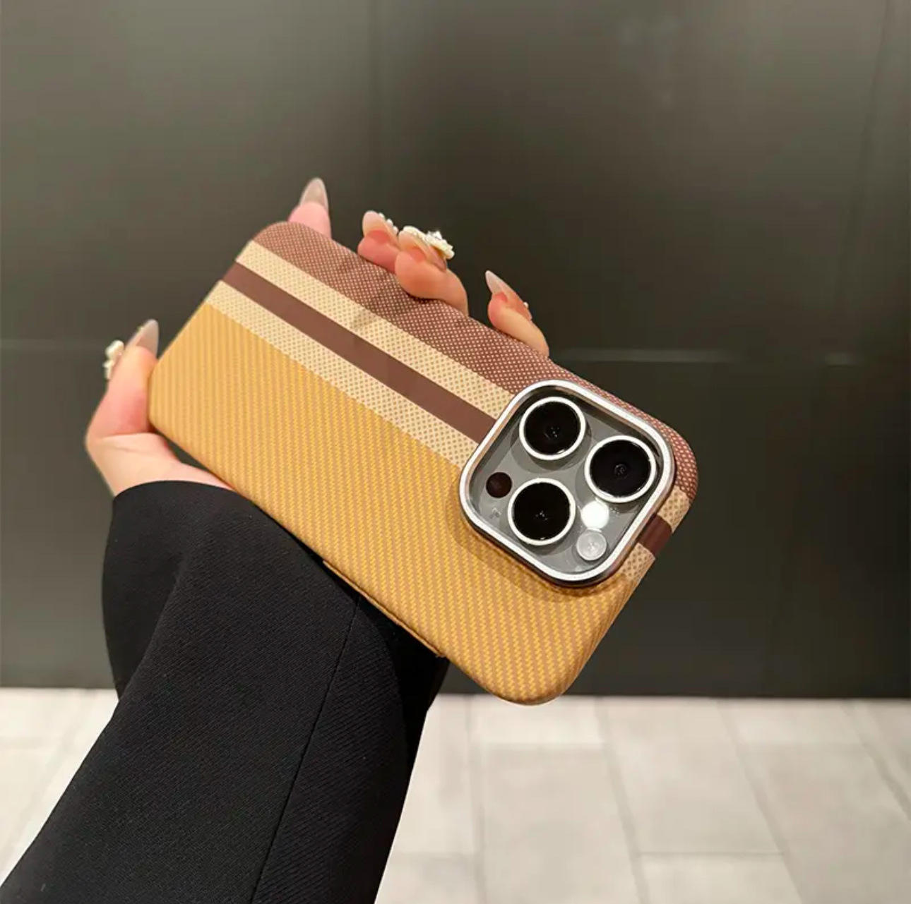 สีเหลือง