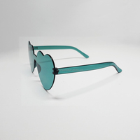 2025 dégradé bonbons sans cadre coeur lunettes de soleil pour femmes filles fête amusant blanc bleu or rouge coeurs en forme de lunettes sans monture