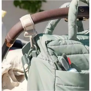 Échantillon Gratuit Sac de Voyage Décontracté Imperméable et Hydrofuge Matelassé avec Logo, Sac Polochon OEM pour Maman, Tapis à Langer Pliable - Product Image 5