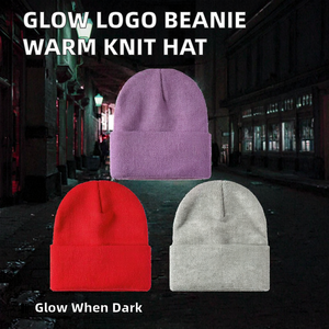 Casquette d'hiver tricotée unisexe en polyester, motif lettres lumineuses dans le noir, design de logo personnalisé, idéale pour les voyages - Product Image 2
