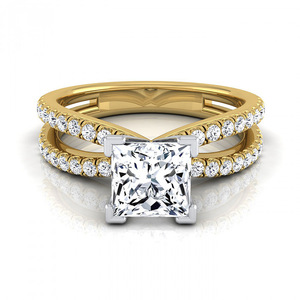 Anello di fidanzamento da donna F513 in oro giallo con diamante naturale taglio Princess colore D e diamanti laterali - Product Image 1