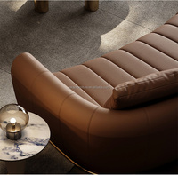 Canapé au design incurvé unique, en cuir, moderne, en acier inoxydable doré, dossier haut, canapé de luxe pour villa, salon, 4 places, grande taille