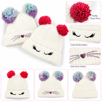 Casquette tricotée unisexe pour enfants, douce et mignonne, avec double pompon et broderie, 100% acrylique côtelé, chaude pour l'automne, idéale pour les séances photo d'anniversaire de bébé