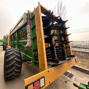 Spandiconcime Huifu da 10 Metri Cubi con Doppia Coclea Verticale per Fertilizzante Organico, per Letame Secco e Umido, 150 HP, Larghezza di Spargimento 6-20m - Product Image 2